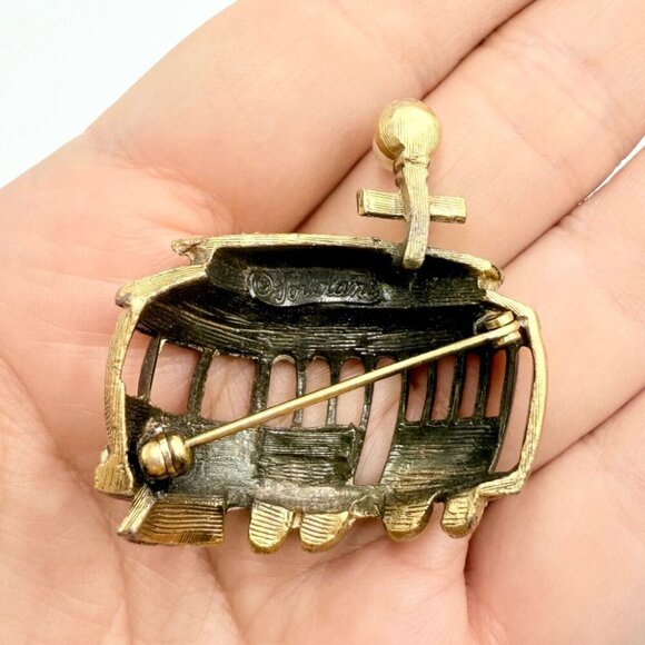 Vintage Tortolani Domed Hyde & Market street Trolley Brooch in Gold - Picture 4 of 8